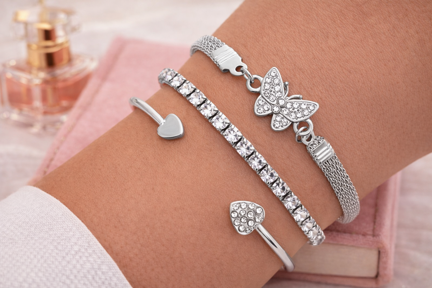 Heart-Shaped Open Bracelet