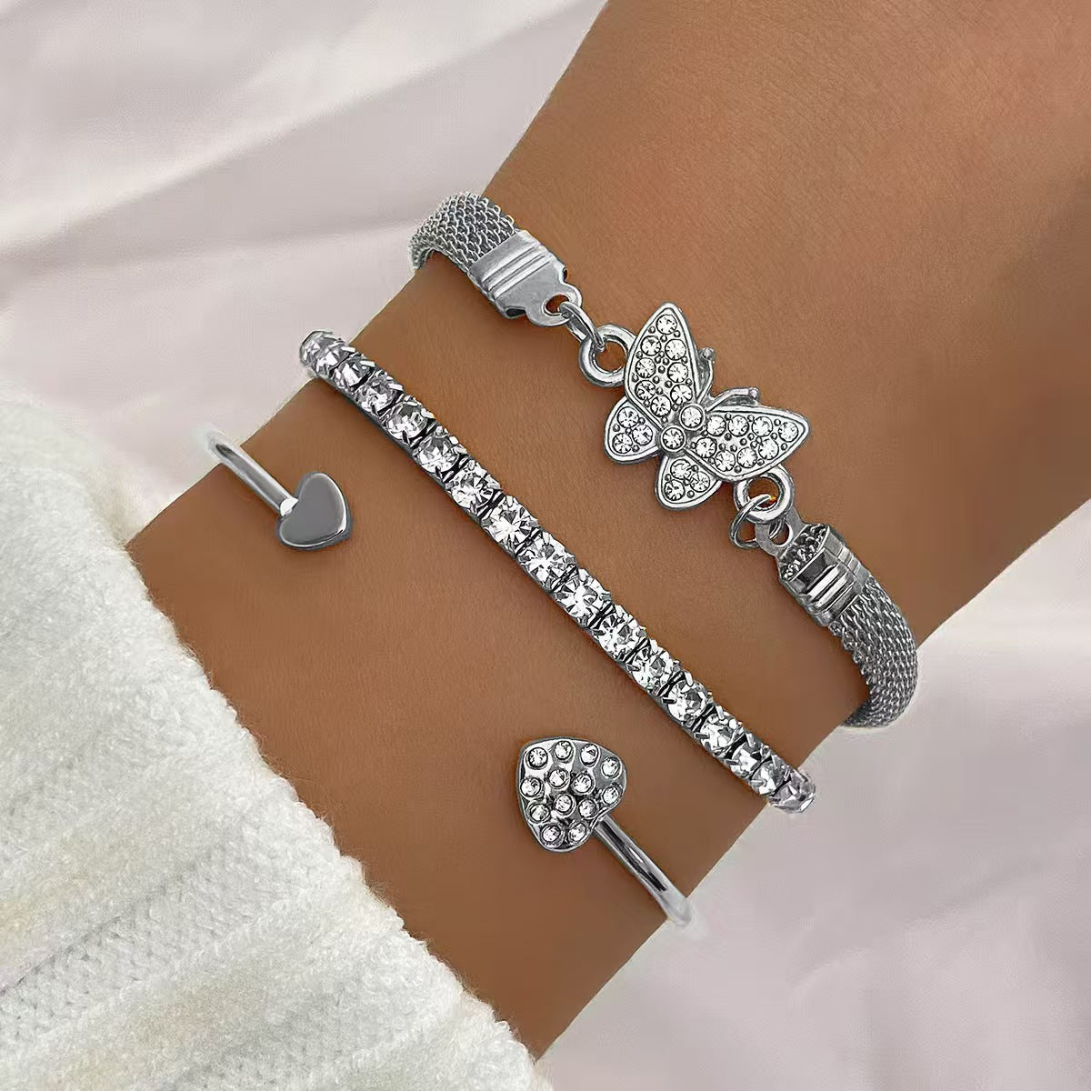 Heart-Shaped Open Bracelet